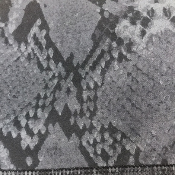 Dkny Sport Women's Snake-Embossed Sports Bra - Picture 3 of 5